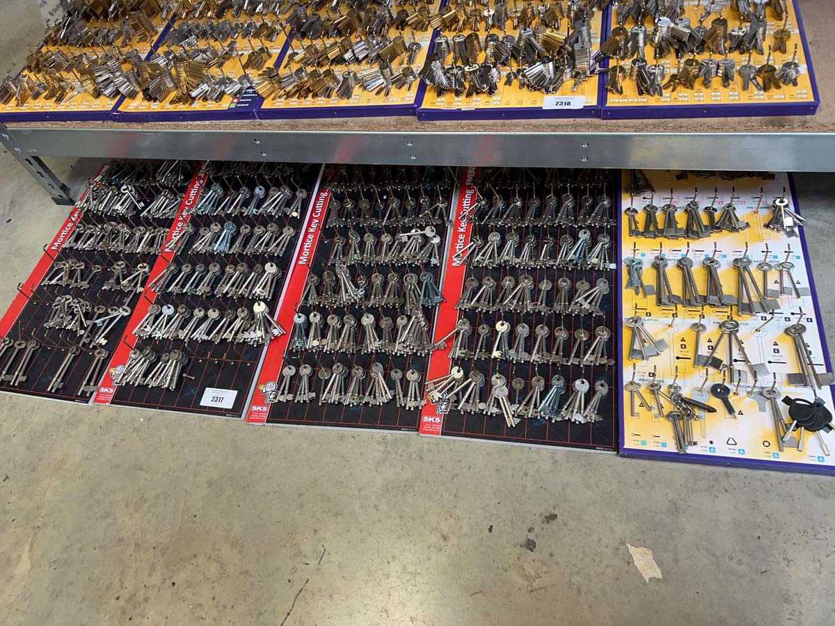 Lot 2317 - 5 wall mounted shop display racks containing a...