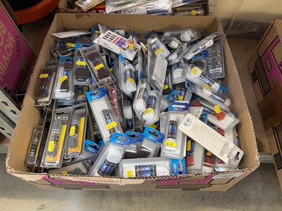 Lot 2321 - 2 boxes containing a large quantity of shoe...
