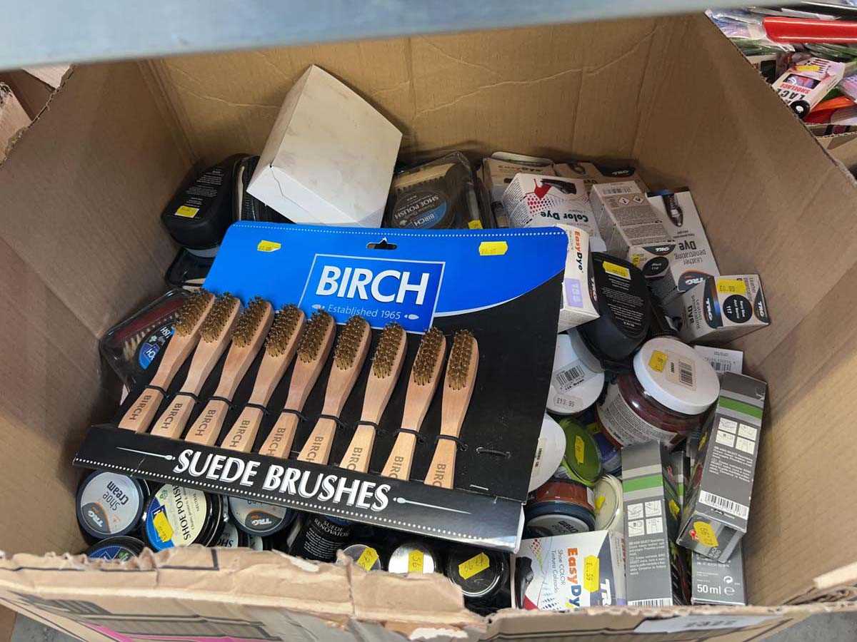 Lot 2322 - Box containing a large quantity of shoe...