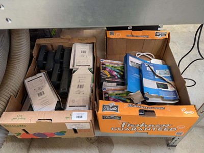 Lot 2458 - 2x crates of mixed electricals to incl. Feit...
