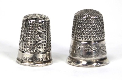 Lot 235 - An Edwardian silver size 8 thimble, maker JF,...