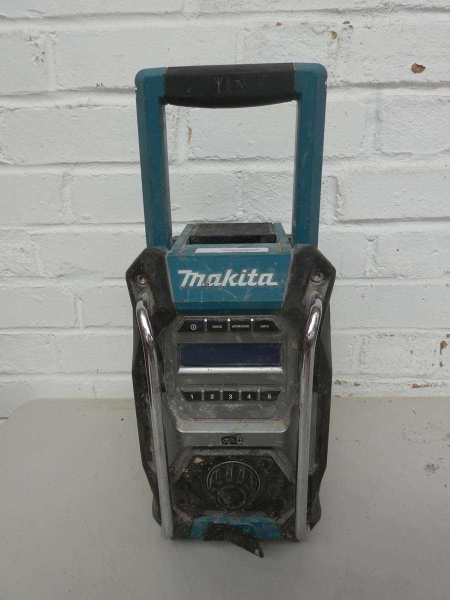 Lot A Makita MR003G 40V job site radio