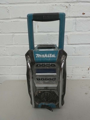 Lot A Makita MR003G 40V job site radio
