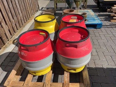Lot 2539 - 4 x Commercial beer barrels