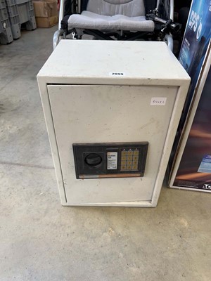 Lot 2099 - Digital coded electronic safe