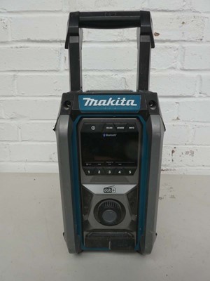 Lot A Makita MR007G 40V job site radio