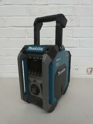 Lot A Makita MR007G 40V job site radio