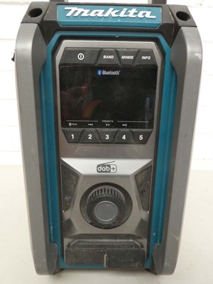 Lot A Makita MR007G 40V job site radio