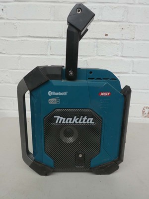 Lot A Makita MR007G 40V job site radio