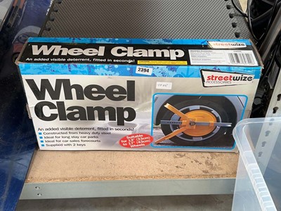 Lot 2394 - Boxed Streetwise wheel clamp