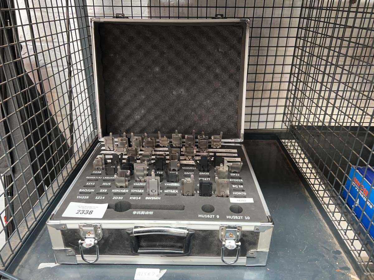 Lot 2338 - Part cased autoclick and decoder kit