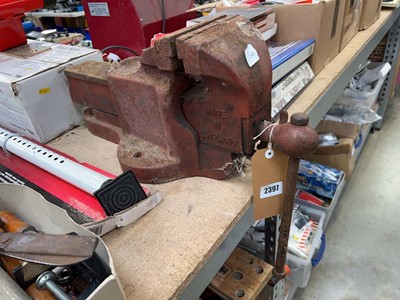 Lot 2397 - Record No. 24 bench mounted vice
