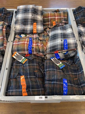 Lot 1799 - Small pallet box (not included) containing a...