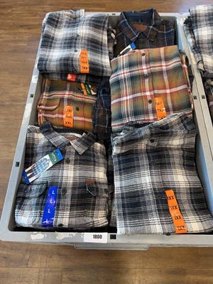 Lot 1800 - Small pallet box (not included) containing a...