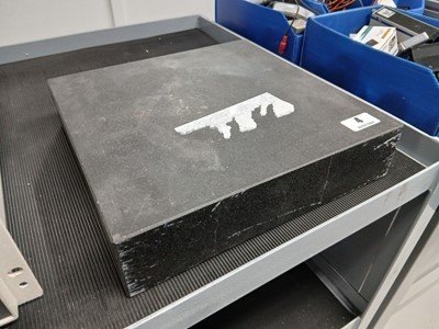 Lot 4 - 30cm x 30cm granite surface table