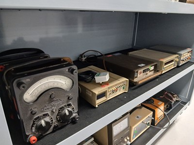 Lot 31 - 2x Avo meters, 8050A digital multimeter, 175...