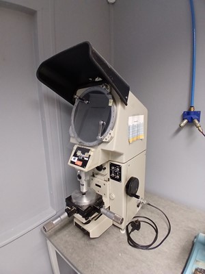 Lot 63 - Nikon Profile Projector V-10