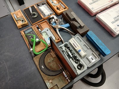 Lot 114 - Various vernier calipers, Mitatoyo Digimatic...