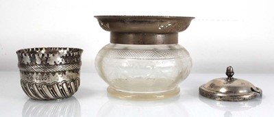 Lot 291 - An early 20th century silver mounted posy bowl,...