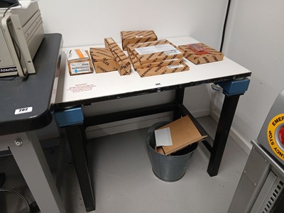 Lot 204 - 87cm x 61cm antivibration table