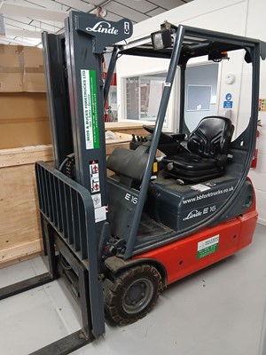 Lot 231 - Linde E16C-02 electric counterbalance forklift...