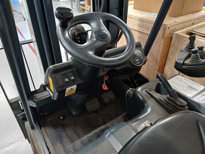 Lot 231 - Linde E16C-02 electric counterbalance forklift...