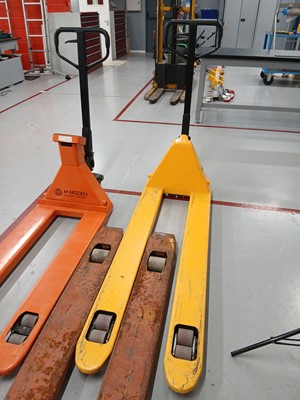 Lot 234 - Yellow long reach pallet truck, 3000kg capacity