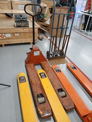 Lot 235 - Red pallet truck