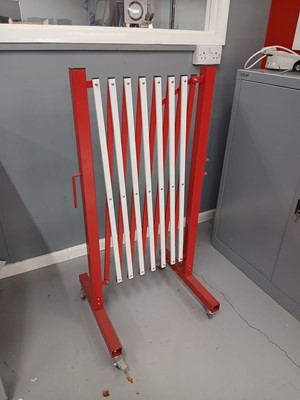 Lot 244 - Expandable pedestrian barrier in red and white