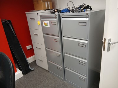 Lot 265 - Office furniture within meeting room to...