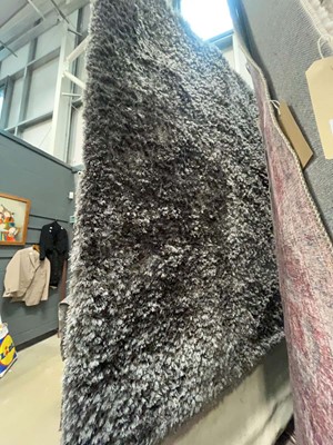 Lot 5002 - Medium modern rug, grey and black