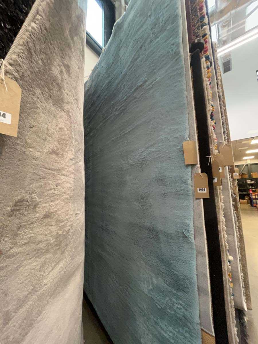 Lot 5005 - Large modern rug in light blue