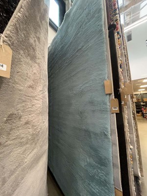 Lot 5005 - Large modern rug in light blue