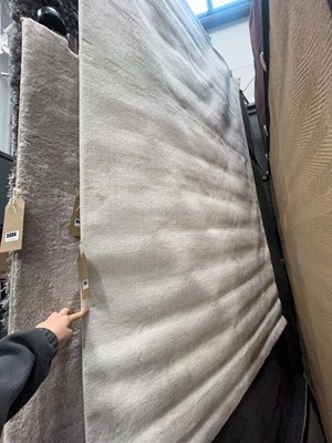 Lot 5006 - Large modern rug in white