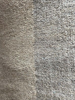 Lot 5011 - Small modern grey bordered rug