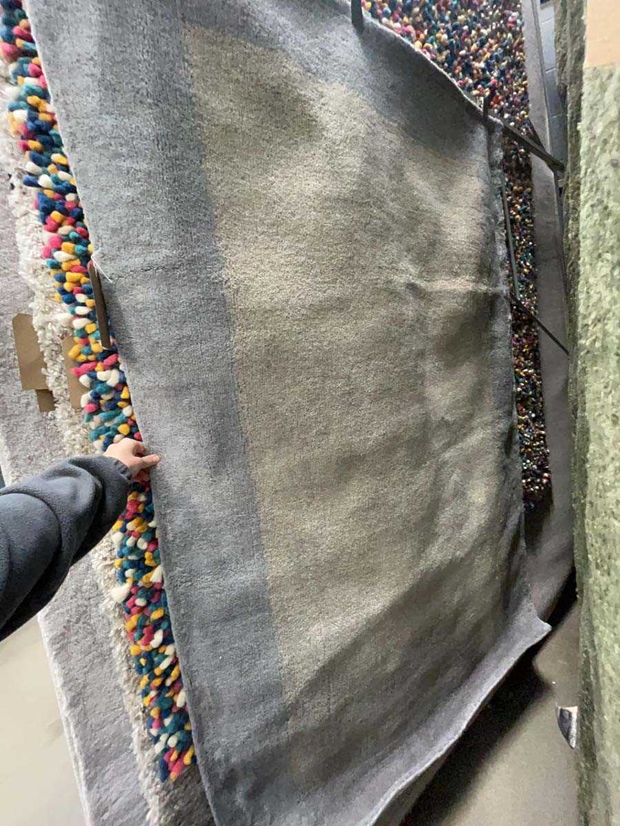 Lot 5012 - Medium sized modern grey bordered rug