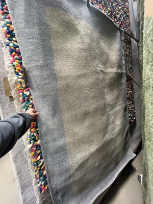 Lot 5012 - Medium sized modern grey bordered rug