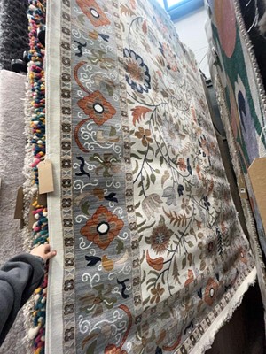 Lot 5014 - Large modern floral decorated rug with tassels