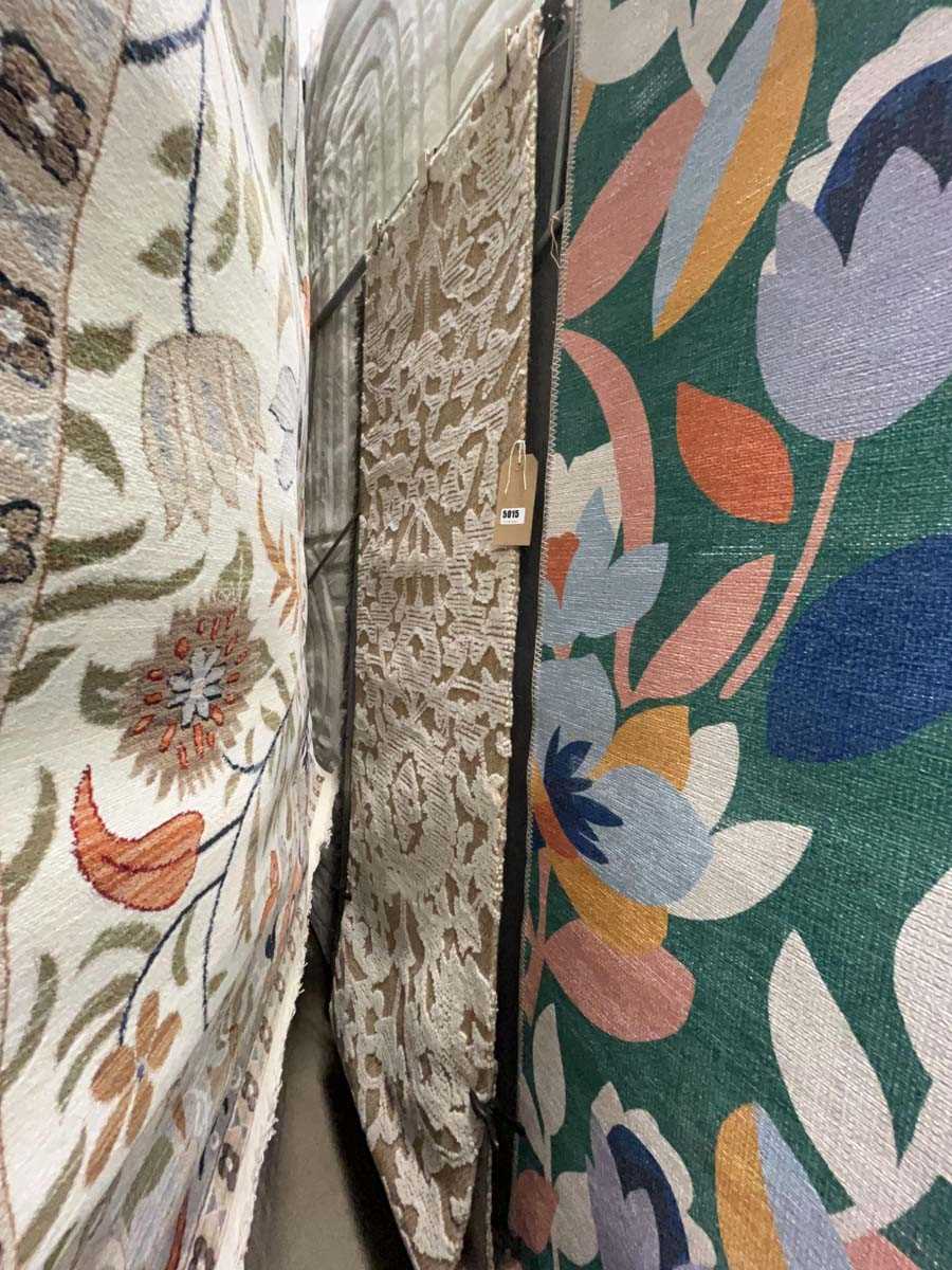 Lot 5015 - Runner in brown and white
