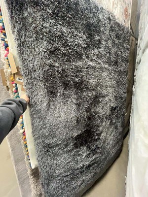 Lot 5017 - Medium sized modern grey rug