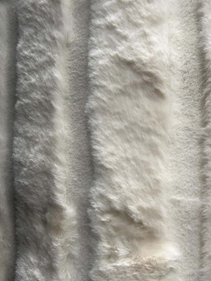 Lot 5018 - Large sized modern white rug