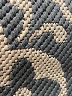 Lot 5022 - Medium circular rug in grey with geometric...