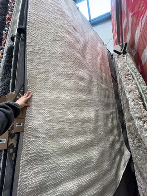 Lot 5024 - Large modern rug in white