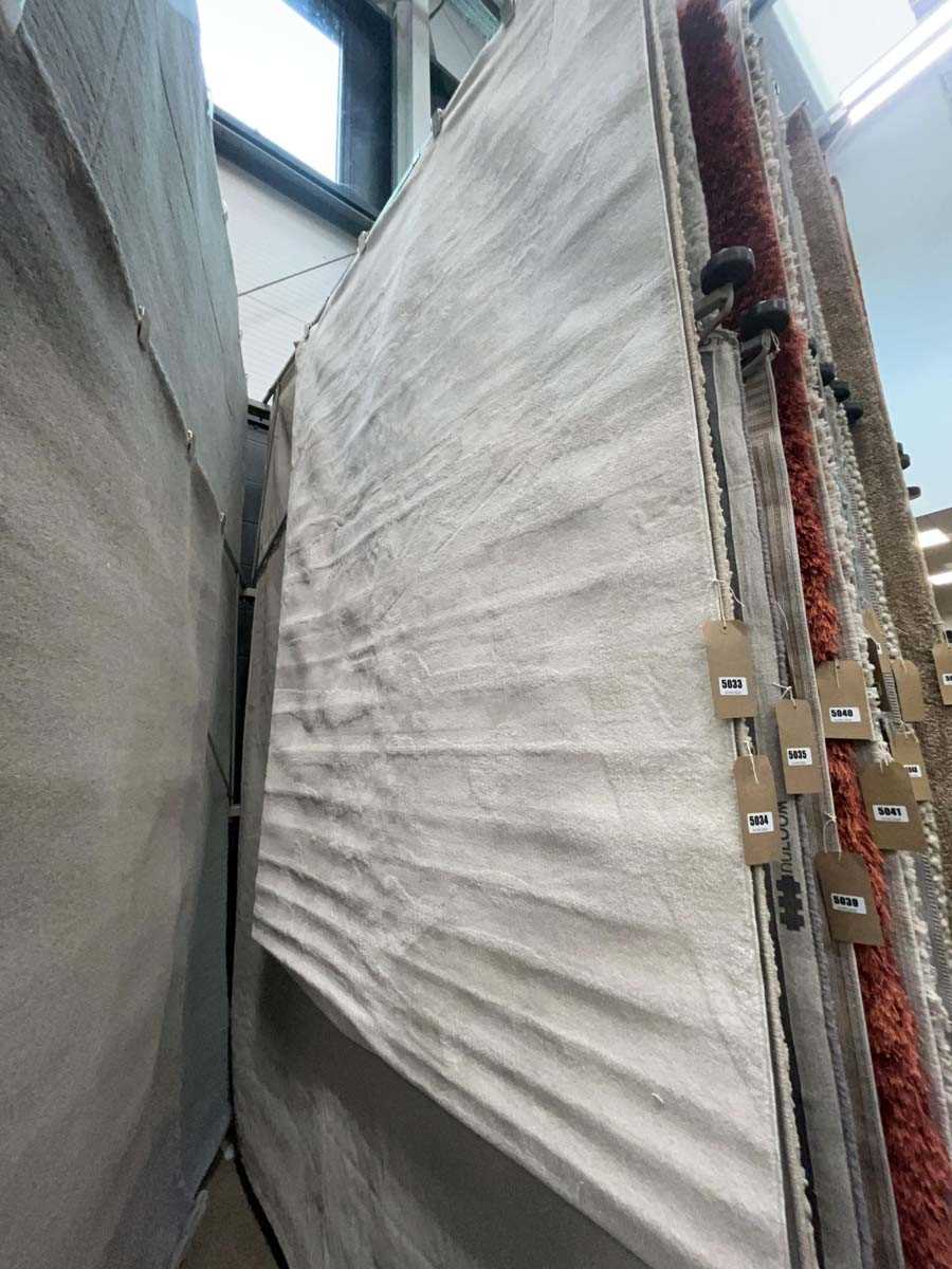 Lot 5033 - Large modern rug in white