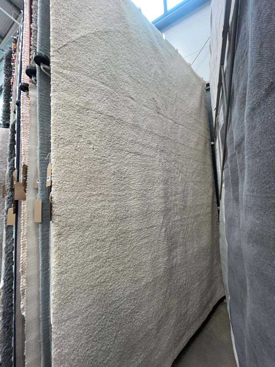 Lot 5034 - Large modern rug in beige
