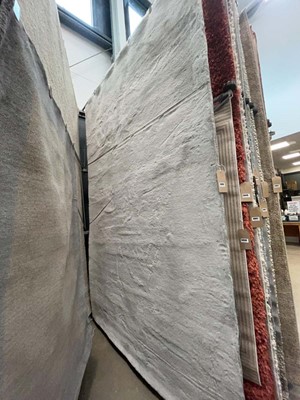 Lot 5036 - Small modern rug in light grey