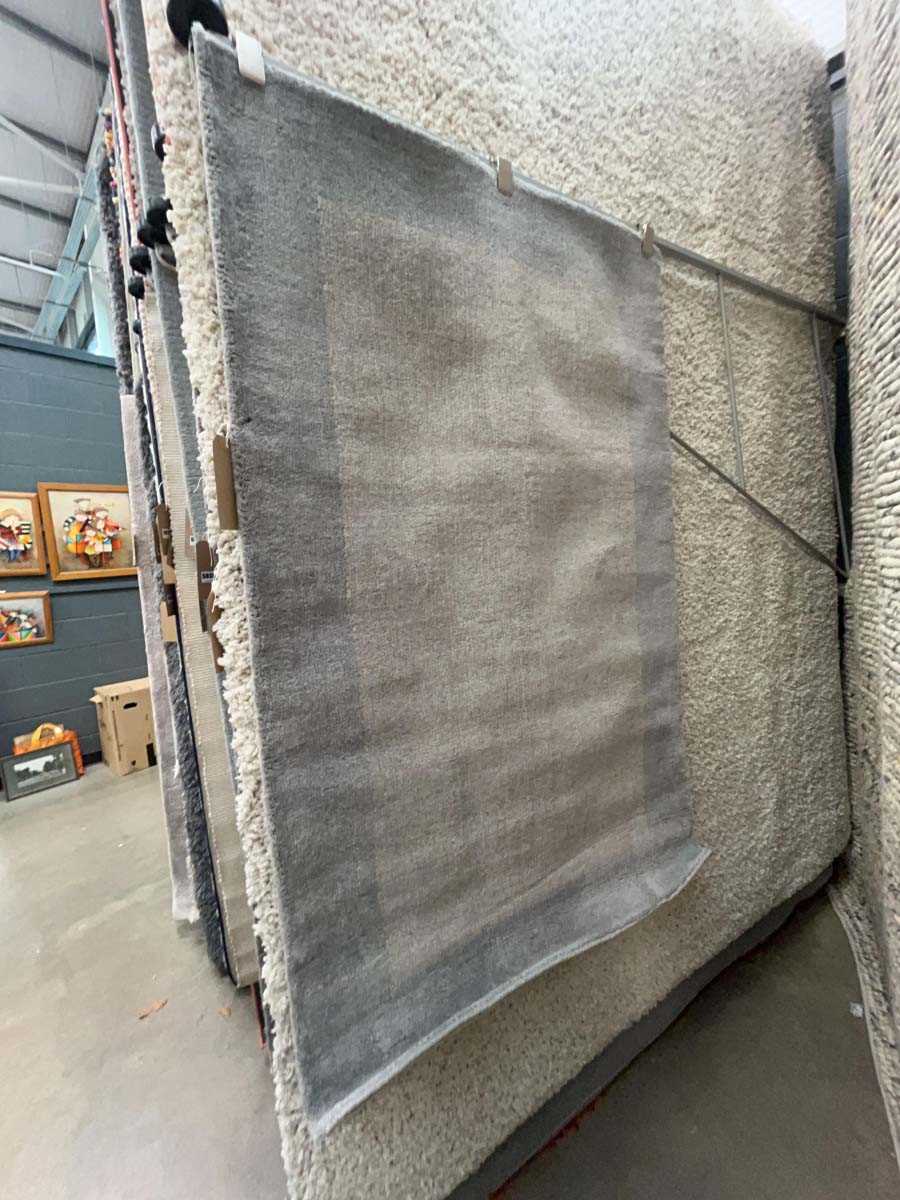 Lot 5042 - Small modern rug with grey border