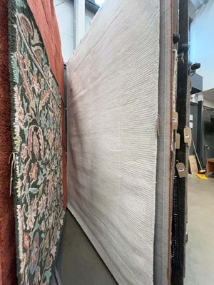 Lot 5060 - Large modern rug in off white