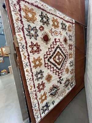 Lot 5062 - Small multi coloured rug with star patterns