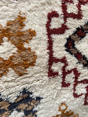 Lot 5062 - Small multi coloured rug with star patterns